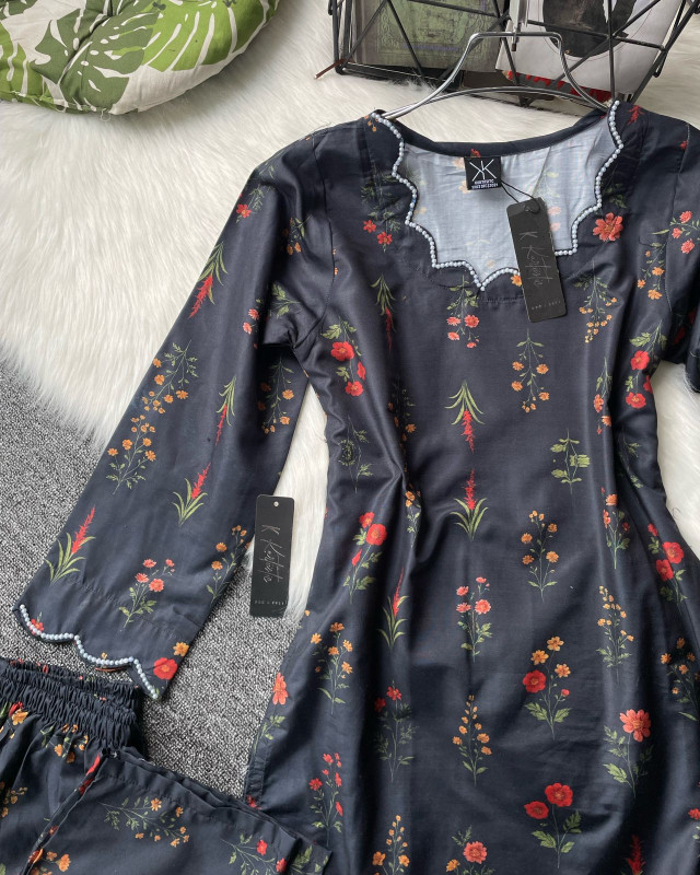 Black base floral printed kurti set – chic, classy & perfect for all-day wear.