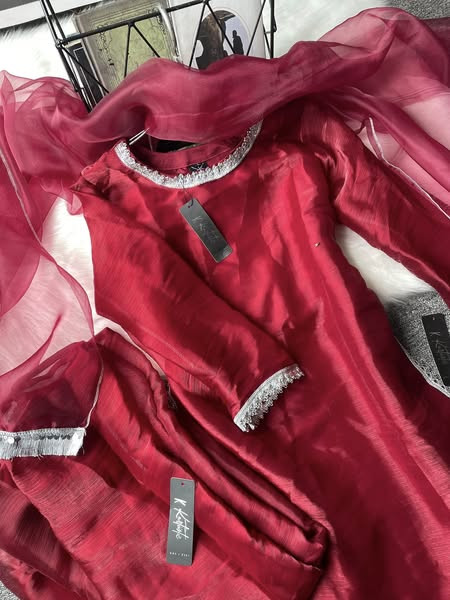 Elegant Maroon Dubai Silk Set with Organza Dupatta